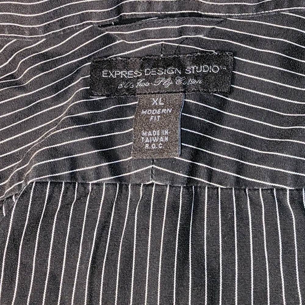 Express button-up shirt - Picture 4 of 4